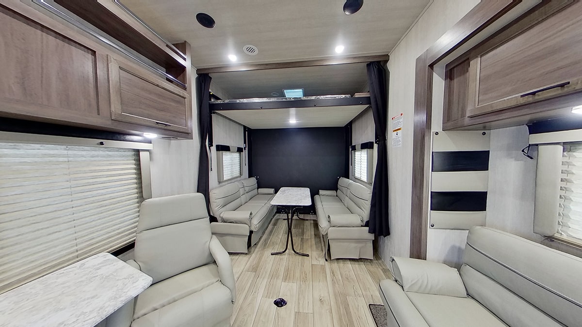who manufactures travel supreme motorhomes